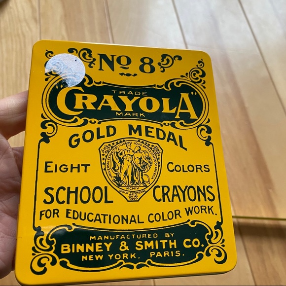 New vintage crayola tin 2000 & crayons